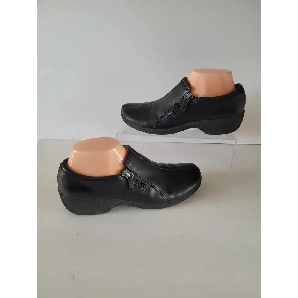Clarks Wasteland WMS SZ 7.5 M Shoes Loafer Black Leather Side Zip Comfort FLAW
